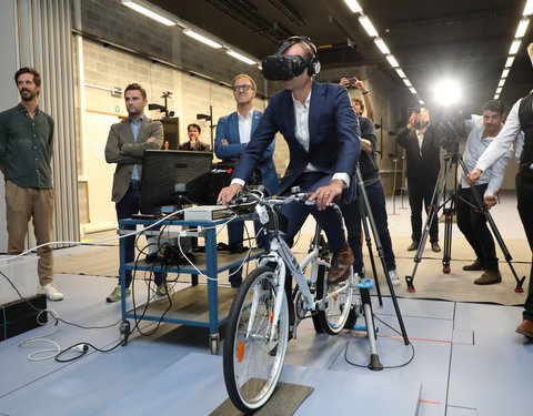 Voorstelling virtual reality applicatie die gevaarherkenning meet bij jonge fietsers