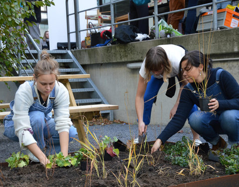 Plantactie op Campus Dunant