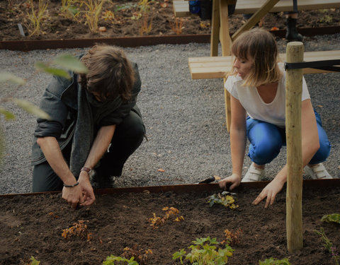 Plantactie op Campus Dunant