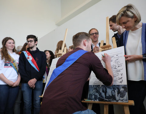 Ondertekening eerste Vlaamse Doopkader door minister van Onderwijs, rectoren en studentenvertegenwoordigers