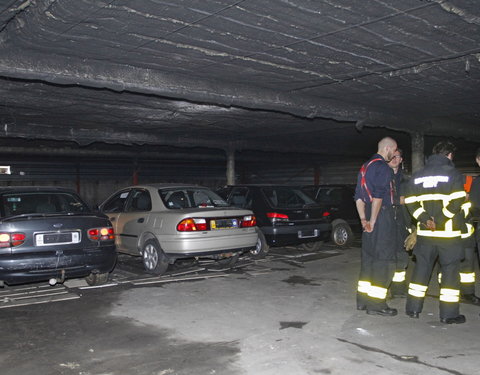 Brandproef in een nagebouwde, ondergrondse parkeergarage op het het terrein van Warringtonfirgent; een uniek experiment door Uni