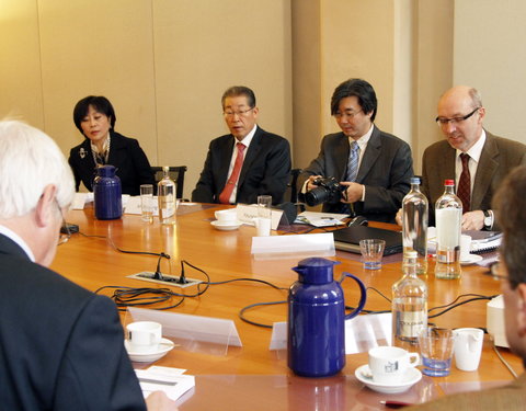 Overleg met delegatie van de  Universiteit van Incheon (UI, Zuid-Korea)-18018
