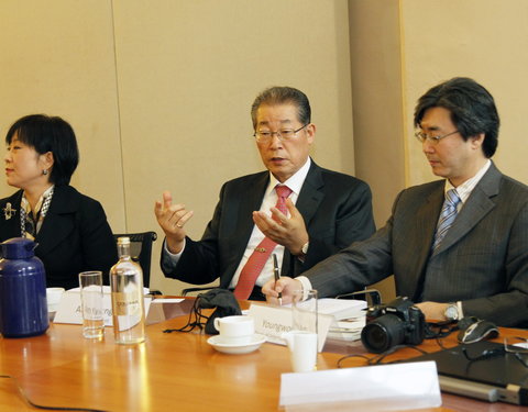 Overleg met delegatie van de  Universiteit van Incheon (UI, Zuid-Korea)-18023