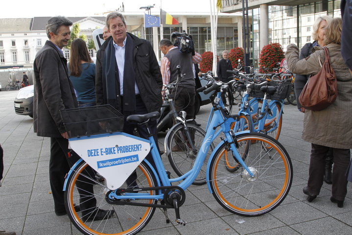 Officiële indienststelling van elektrische oplaadeilanden aan het Olympus fietsstation Zuid (Wilsonplein) en in het UGent rector