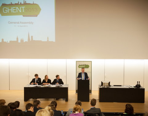 Opening plenaire vergadering Ghent2013 Internationaal Jongerenforum-27875