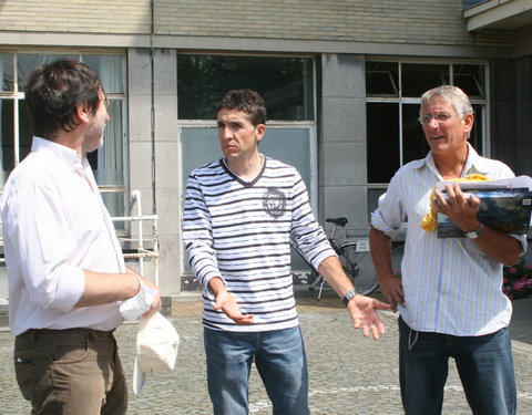 Spaanse wielrenner Carlos Sastre, tourwinnaar 2008, schenkt cheque aan Kinderkankerfonds en bezoekt UZ Gent-32280