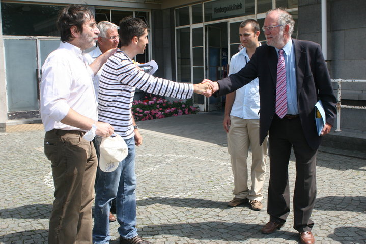Spaanse wielrenner Carlos Sastre, tourwinnaar 2008, schenkt cheque aan Kinderkankerfonds en bezoekt UZ Gent-32281