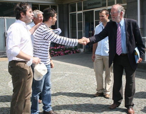 Spaanse wielrenner Carlos Sastre, tourwinnaar 2008, schenkt cheque aan Kinderkankerfonds en bezoekt UZ Gent-32281