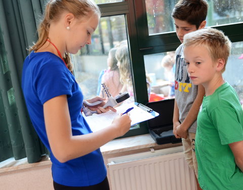 In basisschool De Boomgaard testen studenten LO kinderen in het kader van het Vlaams SportKompas-45560
