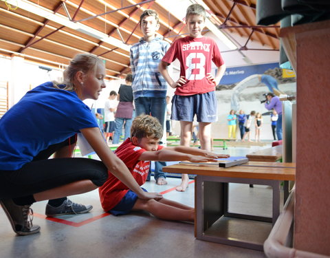 In basisschool De Boomgaard testen studenten LO kinderen in het kader van het Vlaams SportKompas-45561
