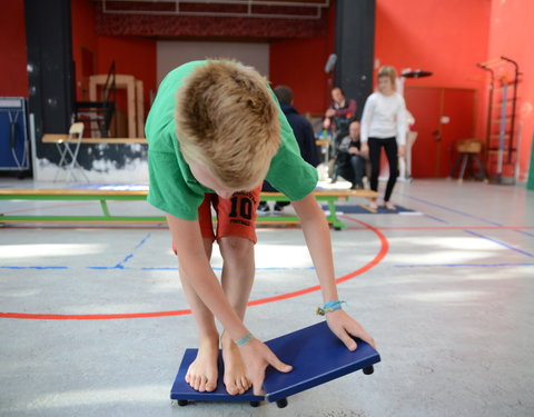 In basisschool De Boomgaard testen studenten LO kinderen in het kader van het Vlaams SportKompas-45563
