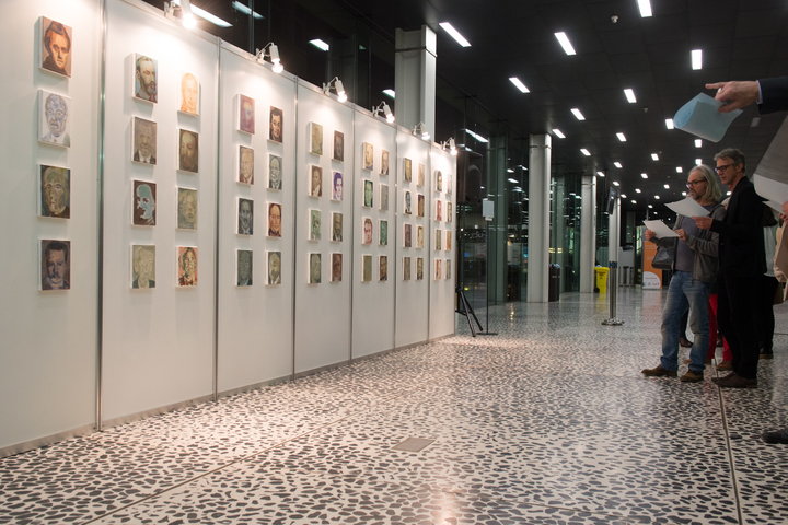 Opening tentoonstelling 'Belgische koorddansers’ met 52 schilderijen van Belgische premiers-59032