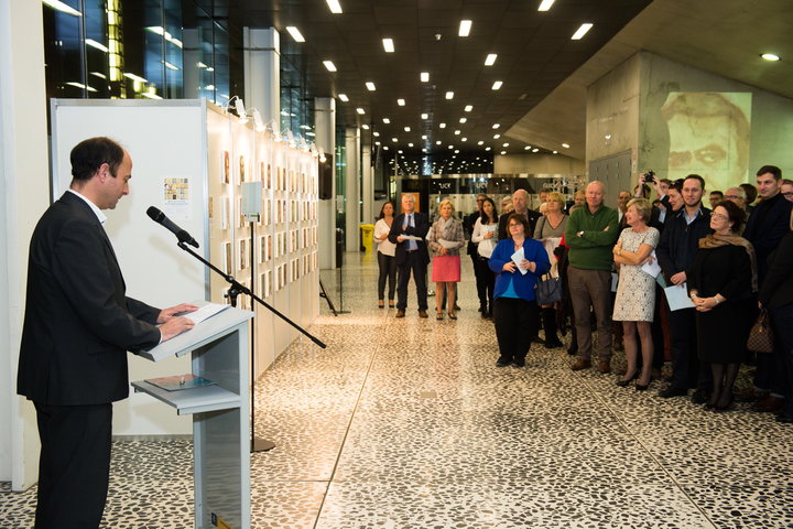 Opening tentoonstelling 'Belgische koorddansers’ met 52 schilderijen van Belgische premiers-59042