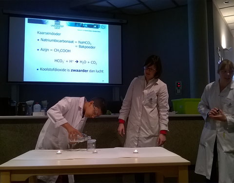 Dag van de Wetenschap: chemieshow Campus Kortrijk-59472