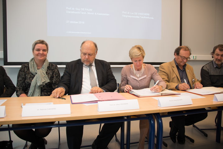Ondertekening overeenkomst tussen UGent, UZ Gent en Arteveldehogeschool voor gebruik infrastructuur voor opleiding Mondzorg