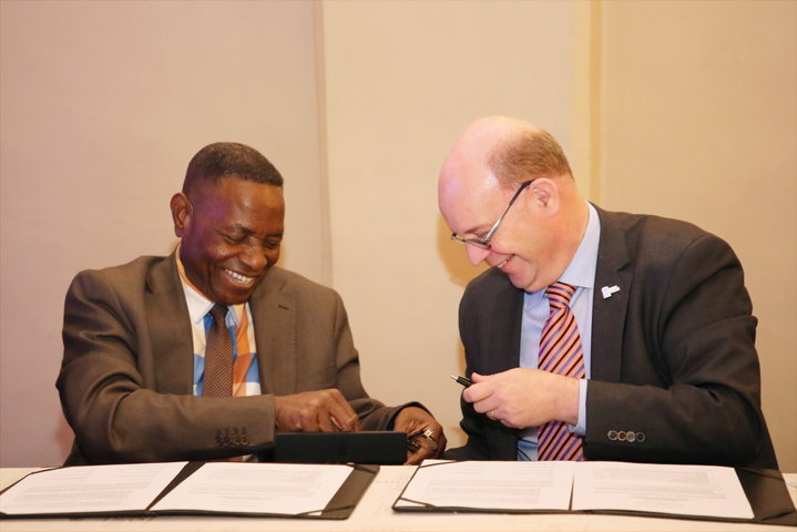 Ondertekenen overeenkomst met Université de Kinshasa (UNIKIN)