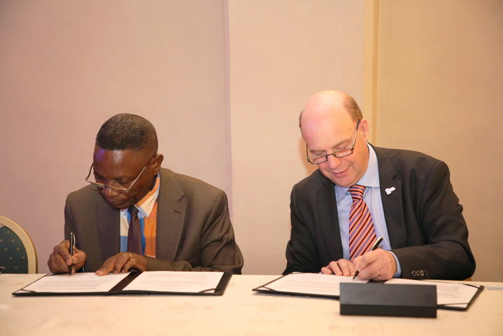 Ondertekenen overeenkomst met Université de Kinshasa (UNIKIN)