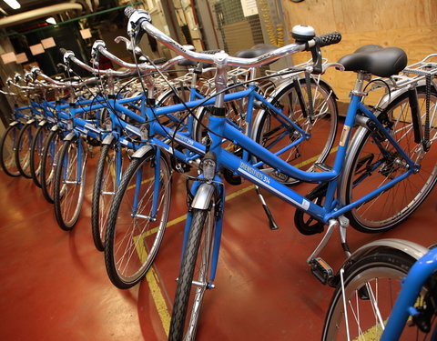 Bestickering nieuwe dienstfietsen in fietsherstelplaats Blandijnberg