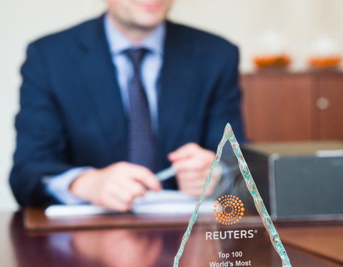 Uitreiking Reuters Trophy aan UGent, voor 19e plaats in Europe’s Most Innovative Universities Ranking 