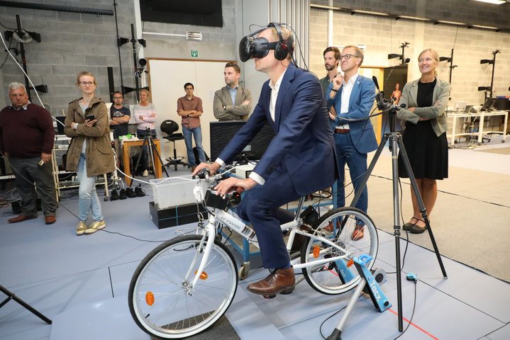 Voorstelling virtual reality applicatie die gevaarherkenning meet bij jonge fietsers