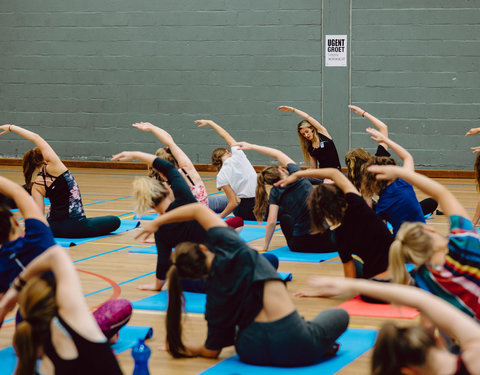 UGent groet student met yoga-initiatie in de GUSB